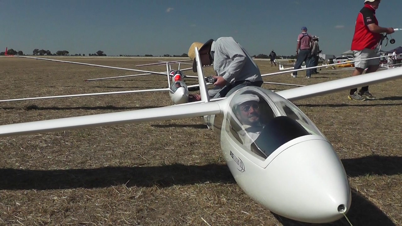 ASW15B 45% scale Jerilderie Aerotow 2017