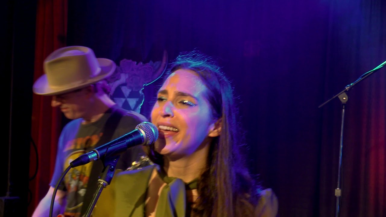 'Athens' - Angela Perley and The Howlin' Moons - From The Extended Play Sessions