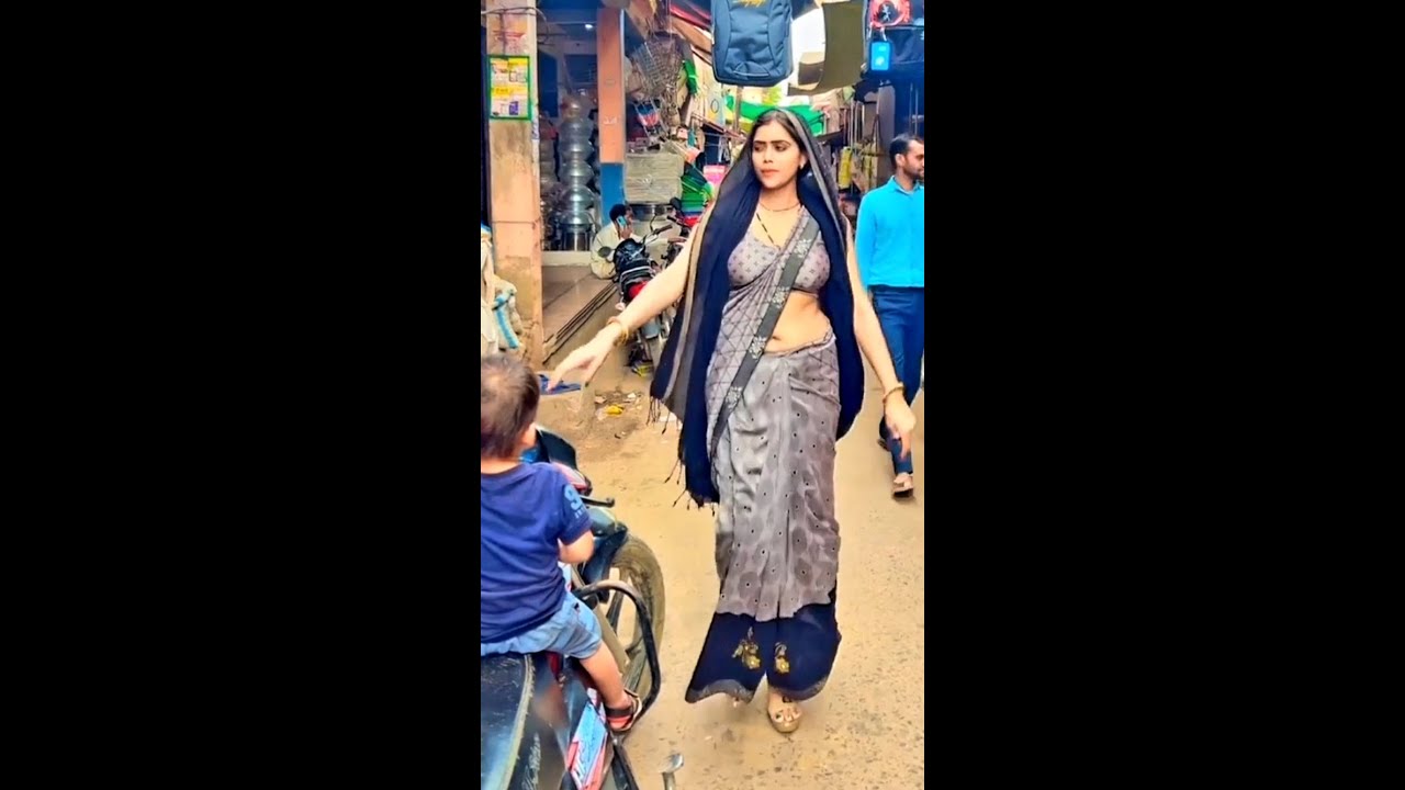 Aunty is going to the market alone