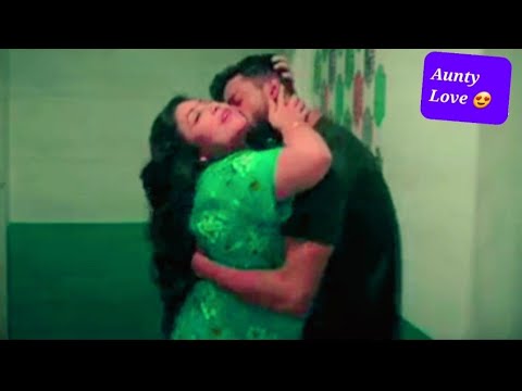 Aunty Kissing Young Man 😍 Hot Aunty Romance 😍 #aunty #love #romance