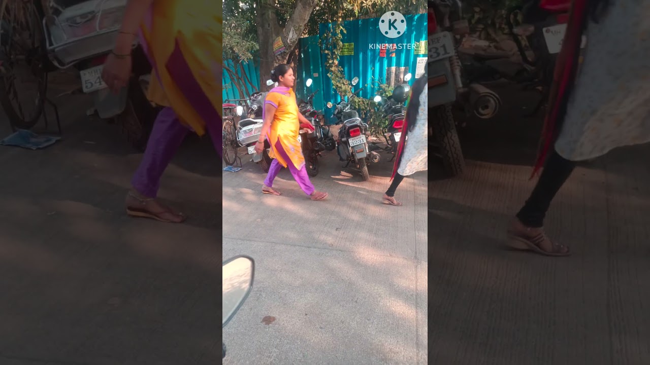 Aunty Walking On Street 😍#maharani #aunty #walking #street #music #song #viral #trending #shorts