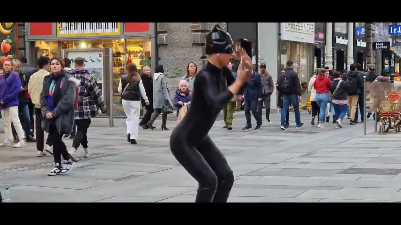 Austria's Catwoman #streetperformer #vienna @ 1st District