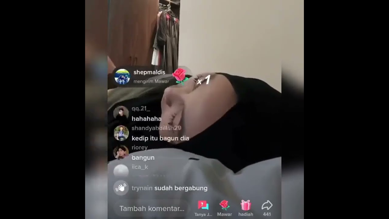 AUZURA viral lagi live ketiduran