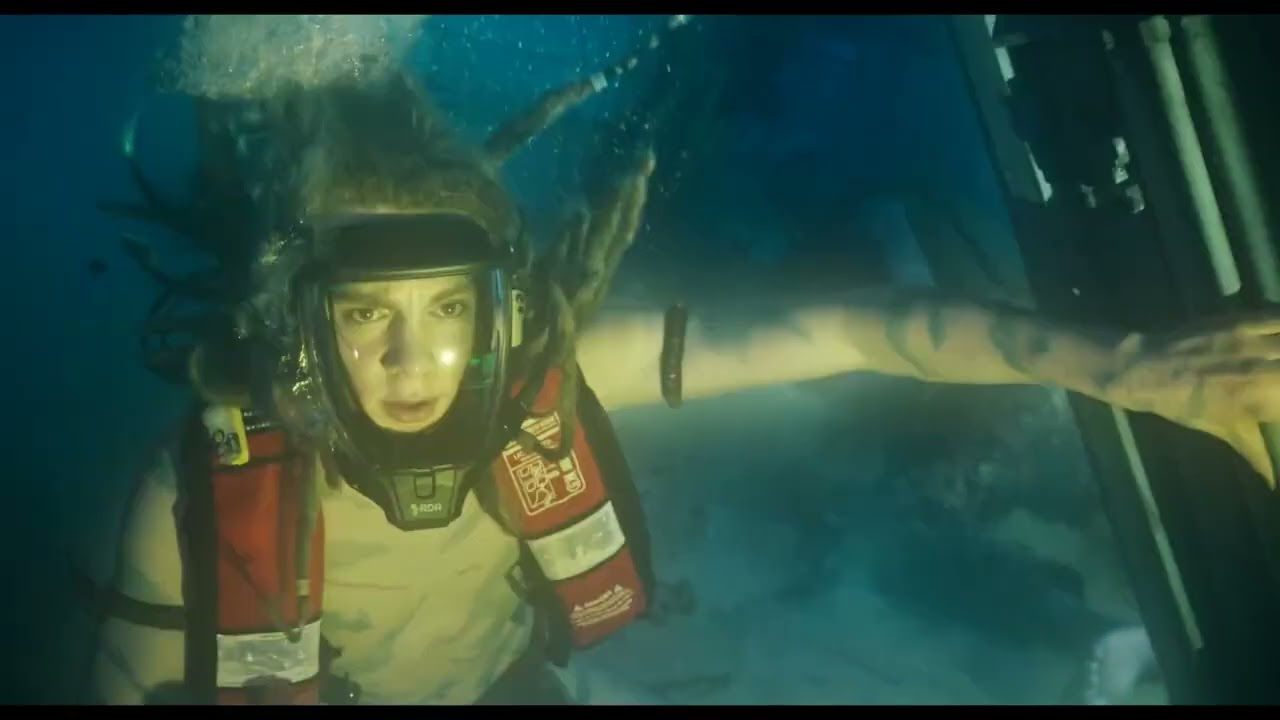 Avatar: The Way of Water (2022) - Spider rescues Quaritch
