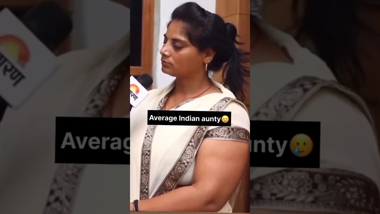 average Indian aunty biceps 💪 । gym boy biceps 💪 VS Indian aunty biceps #desi_gym #fitness