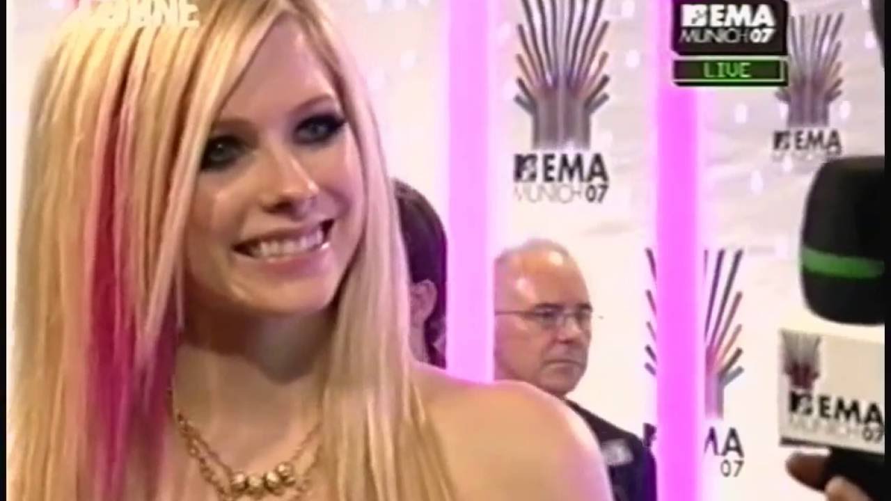 Avril Lavigne -  Red Carpet - MTV EMA 2007