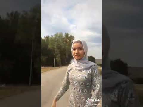 awek baju kelabu