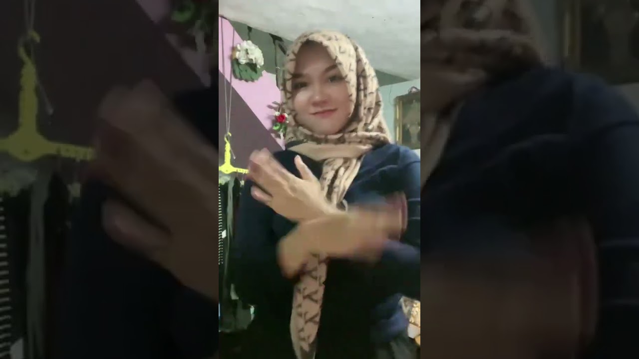 Awek baju purple