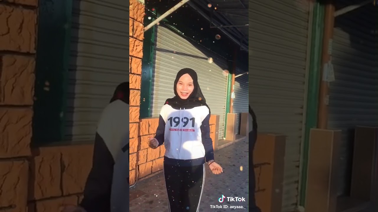 Awek tudung ketat
