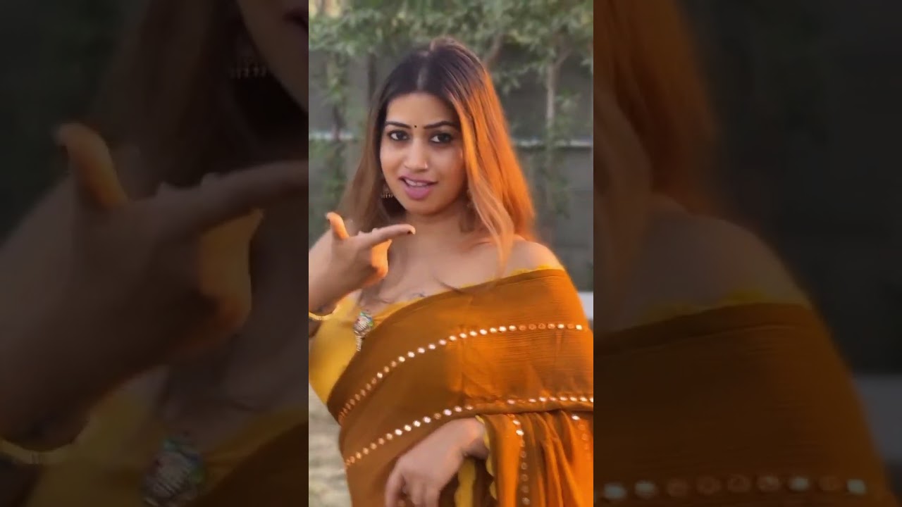 Awesome 🤩 #model #shorts #saree #redhot #wow #youtubeshorts #sexyback #walking #walkingvideo