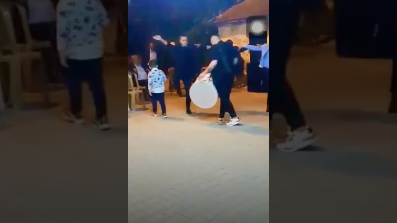 Ayağında kundura Ağır halay