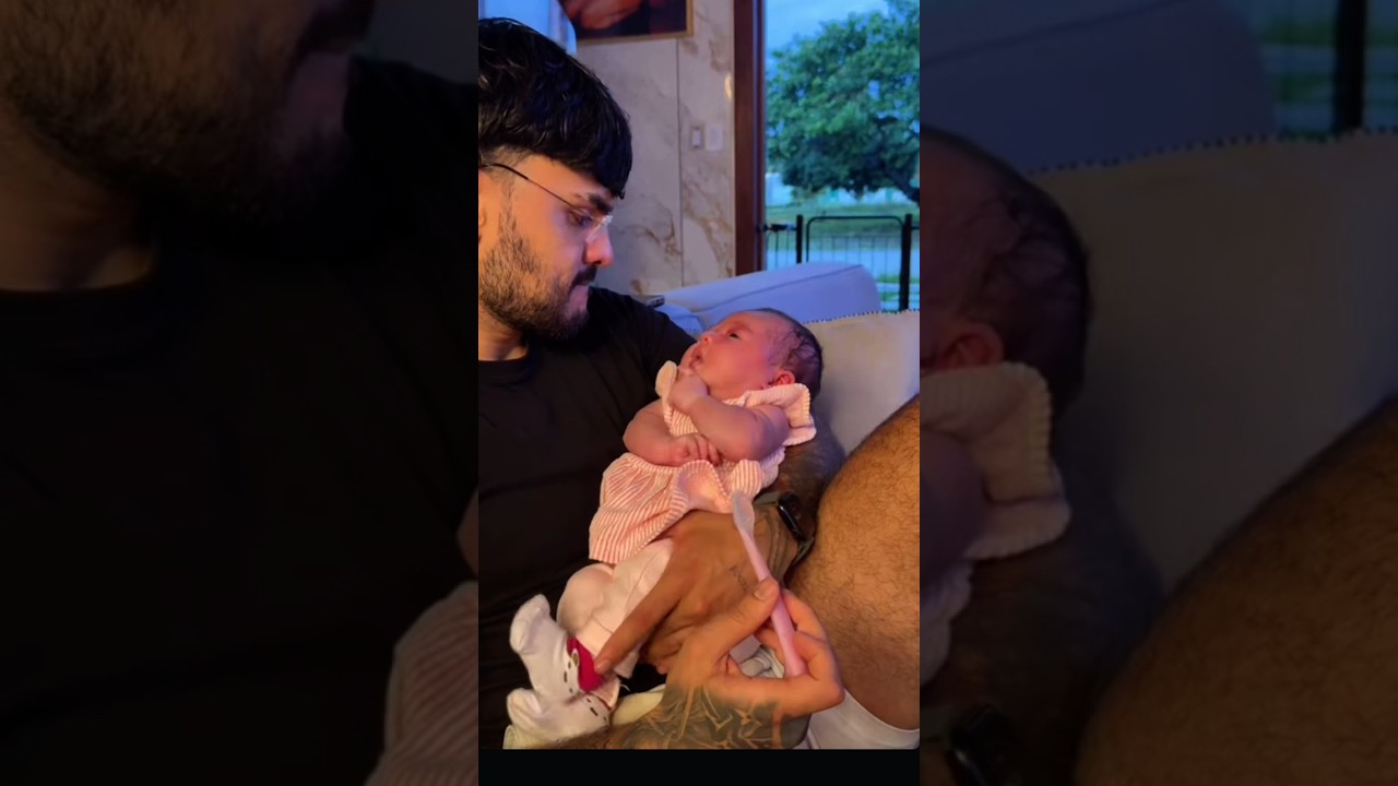 Ayarla mostra a filha Aysra sofrendo com cólicas