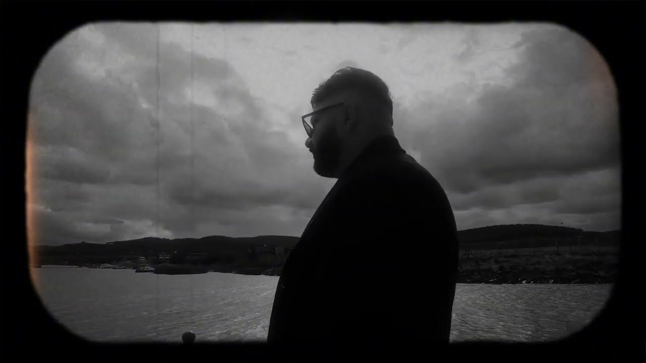 Ayaz Erdoğan - Desene Günaydın (Offical Video)