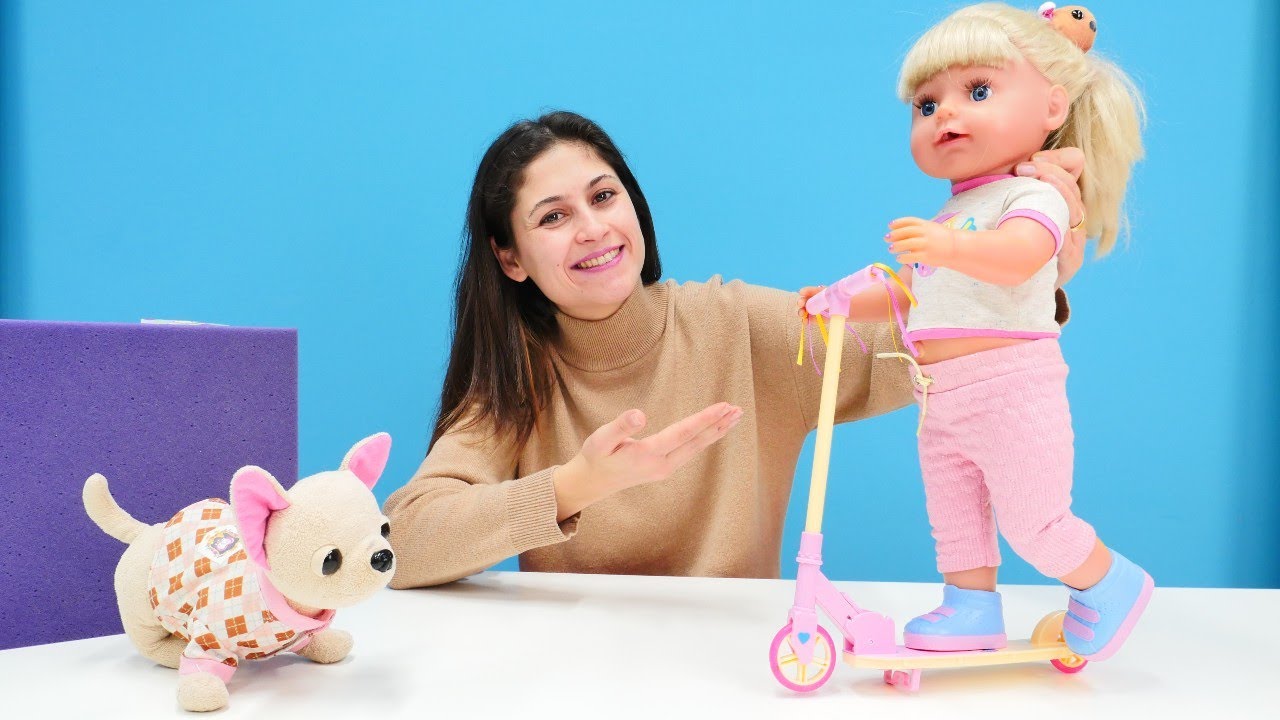 Ayşe ve Loli Gül'e hediye alıyor! Baby Born ile bebek bakma oyunu
