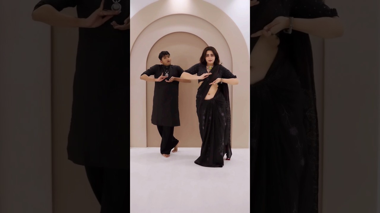 #ayeshakhan dances gracefully in a #blacksaree #shorts #dance