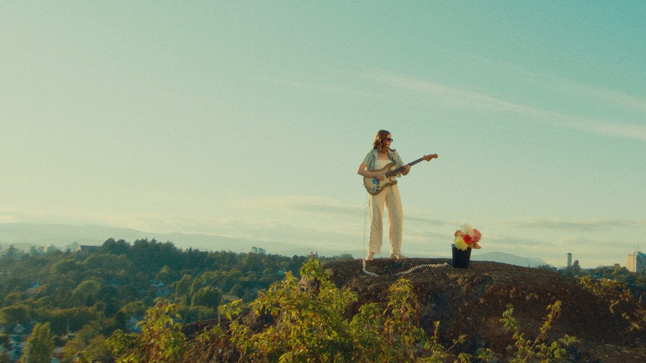 Ayla Tesler-Mabé - Am I (Official Video)
