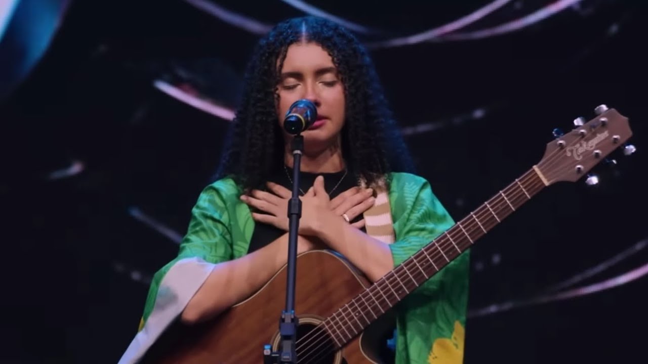 AYMEÊ impacta e emociona jurados com sua música autoral 