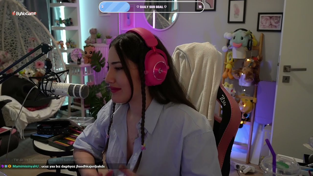 Azunyan Özge yayın göğüs frikiği