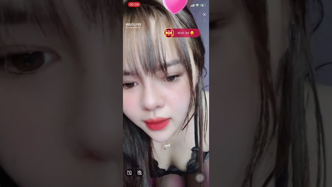Bé Miu Xinh lộ MU múp rụp mọng nước