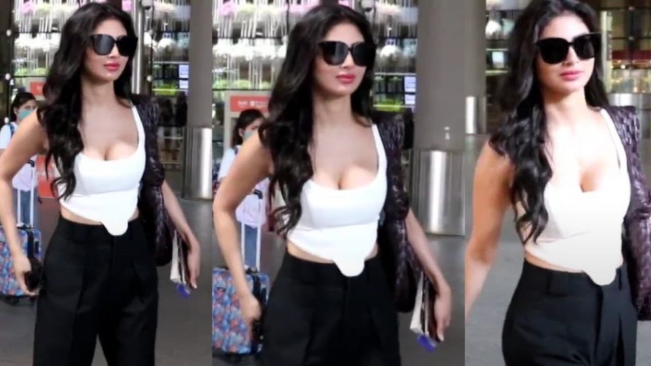Baapre Baap!!😱ये मौनी डेरी  Mouni Roy Flaunts her huge Cleavage as she Spotted at Airport Arrival