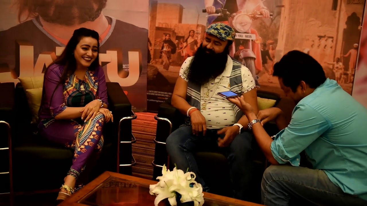 Baba Ram Rahim with Honey Preet during the jattu engineer film promotion /थूक लगा के