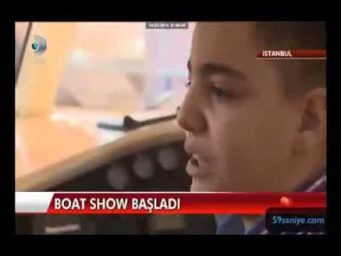 Babası hediye olarak tekne aldığı için ağlayan çocuk