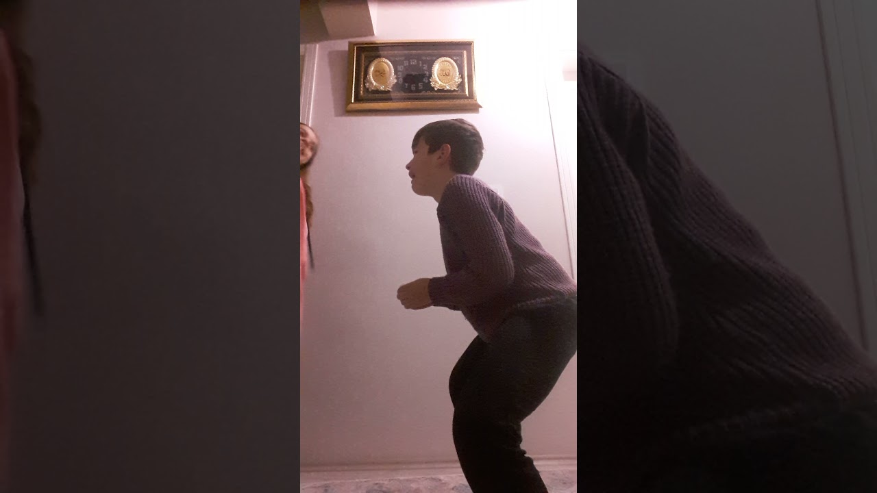 babasından dayak yiyen çocuk😂😂😂😂