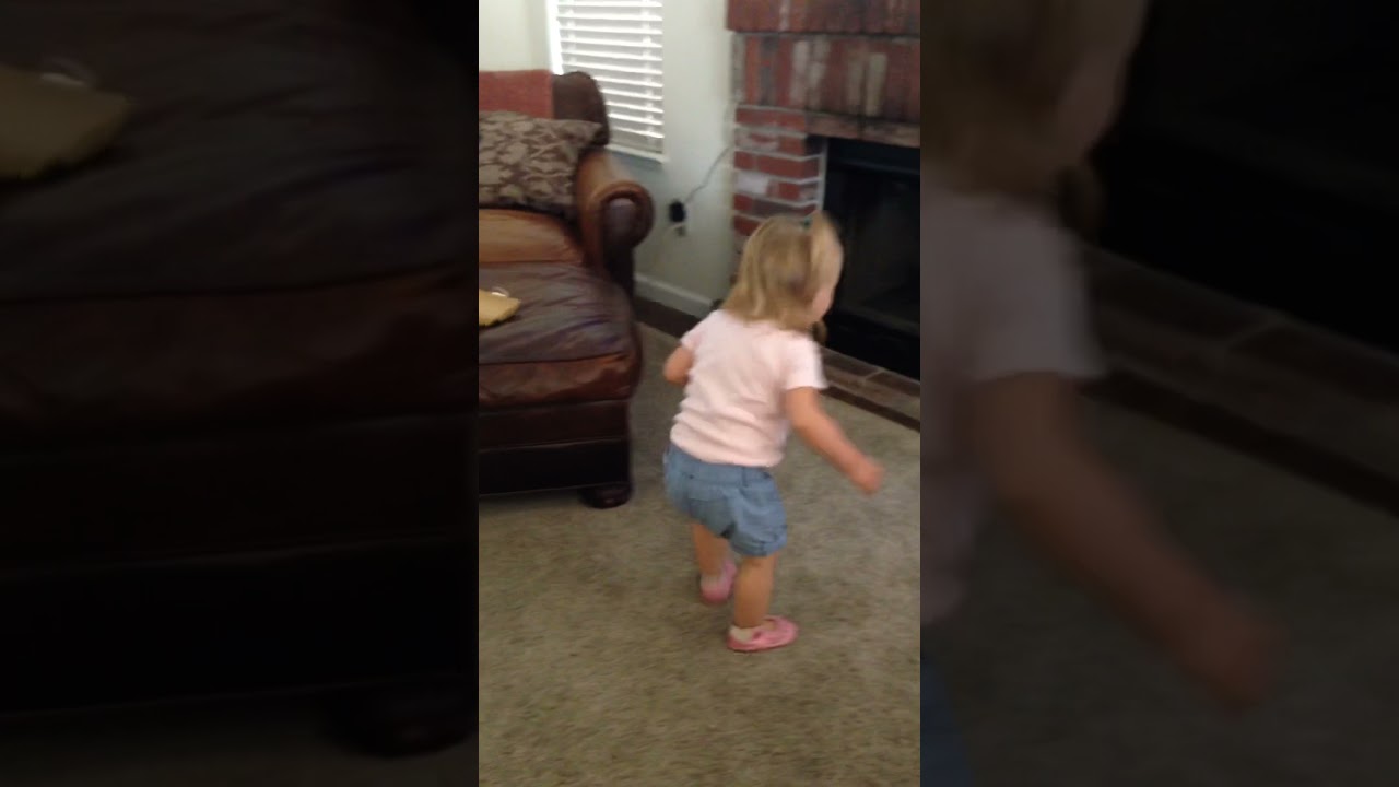 Baby Booty Shake! FUNNY!!!