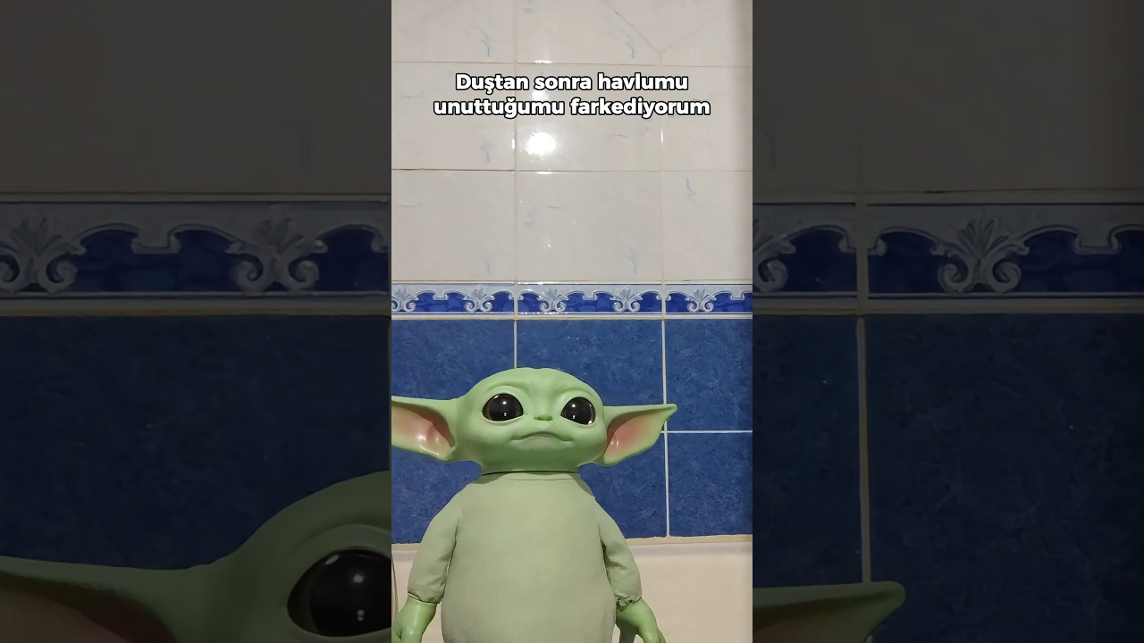 Baby Yoda havlusunu almayı unutuyor 😱 | Baby Yoda #babyyoda