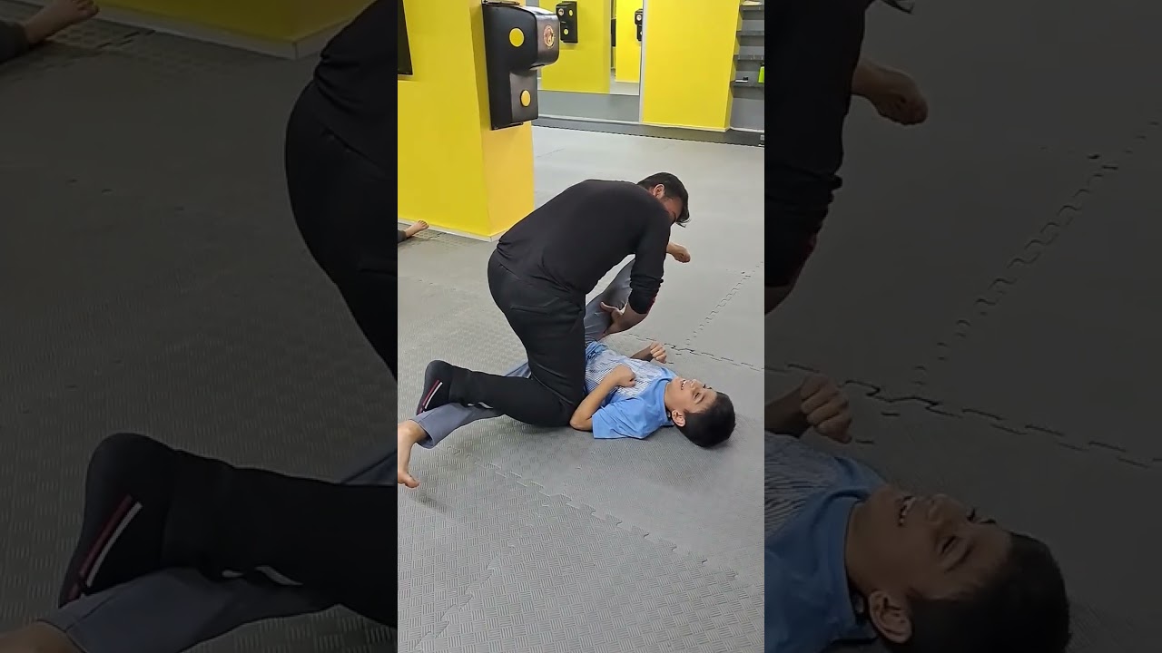 bacak açmaya çalışırken yaşadıklarımız 🤦‍♂️🤣 #muaythai #cimnastik #parkour #karate #shorts #short