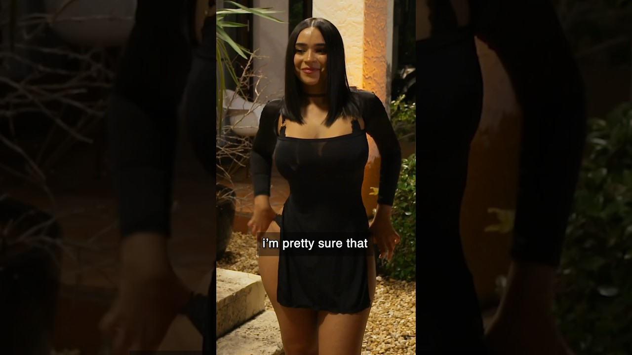 BACHELOR CONTESTANT TAKES OFF HER WHAT?! 😳