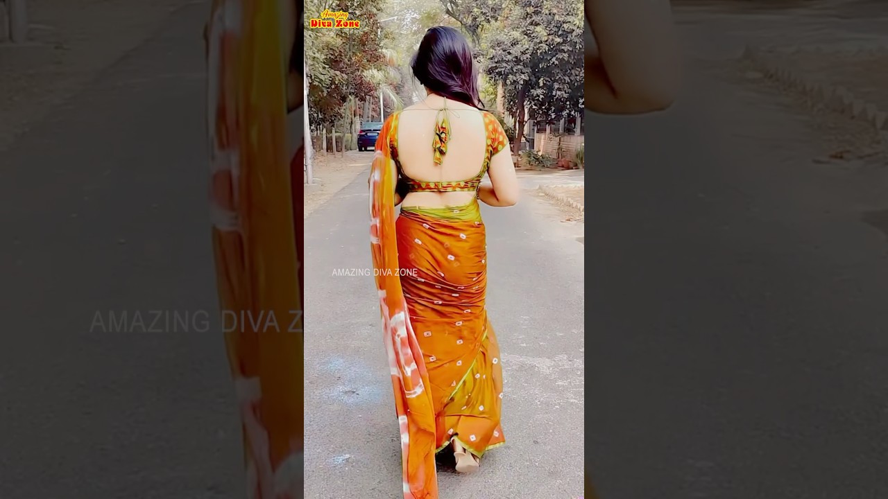 🧡Backless Blouse Fashion🧡Saree Back Walk #shorts #blouse #saree #trendingshorts