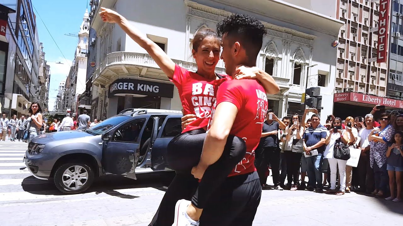 Backstage de Cinthia Fernández y Gabo Usandivaras salieron a la calle