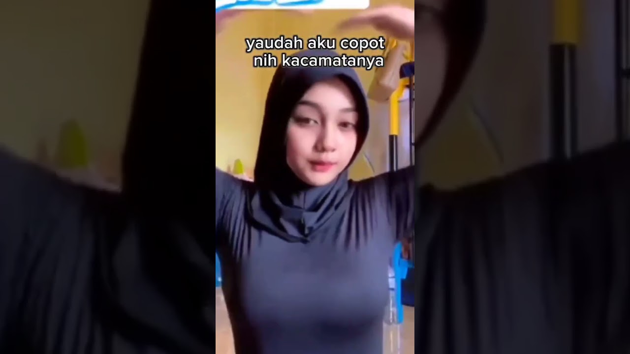 bagus pakek kacamata atau engga? #viral #cantik #tiktok #women #hijab #cantikbali