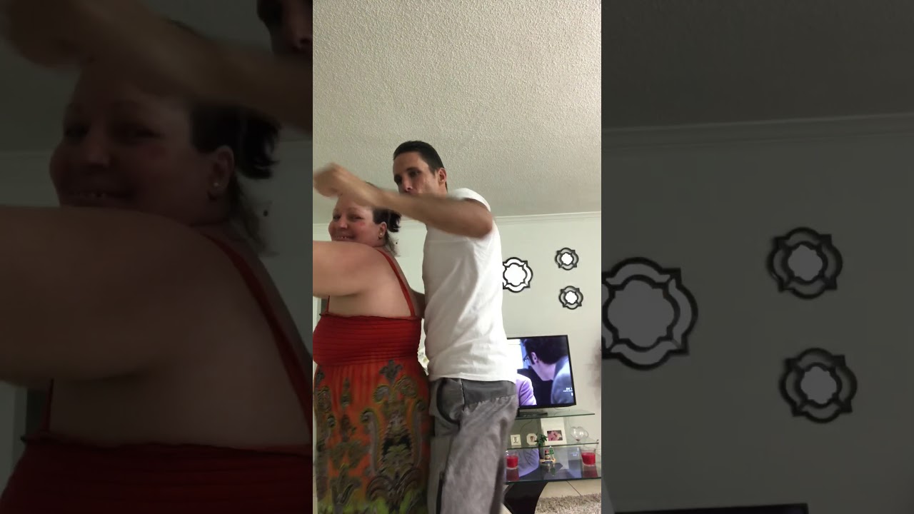 Bailando con mi reyna mi madre bella así es como baila un cubano