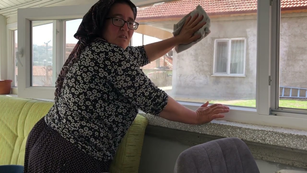 BALKONUN CAMLARINI SİLDİM 🧽❗️ESMAYLA HALI YIKADIK✅