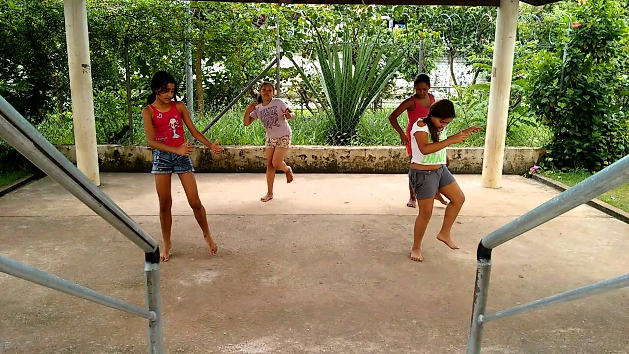 Banda Vingadora - Metralhadora. Dança das meninas do prédio village parque regina.