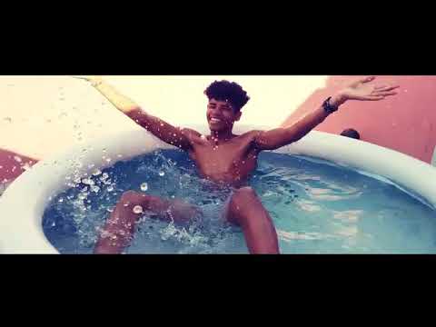 Banho de cueca branca desafio me deixou todo molhado