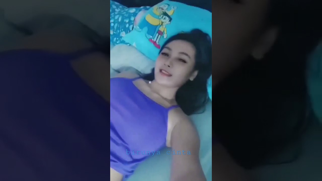 bantal biru wkwkwk