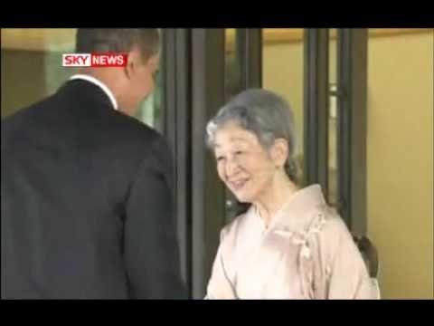 Barack Obama Bows to Japanese Emperor