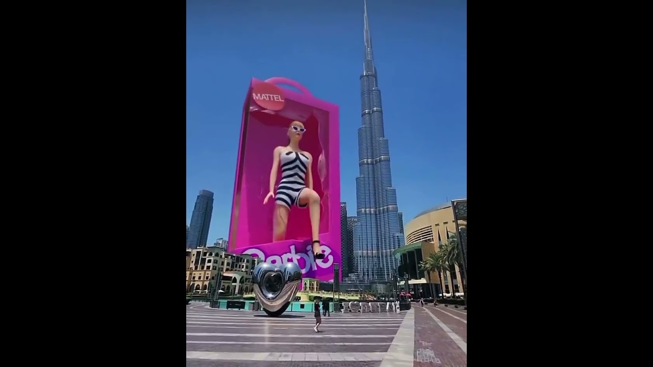Barbie is Giantess