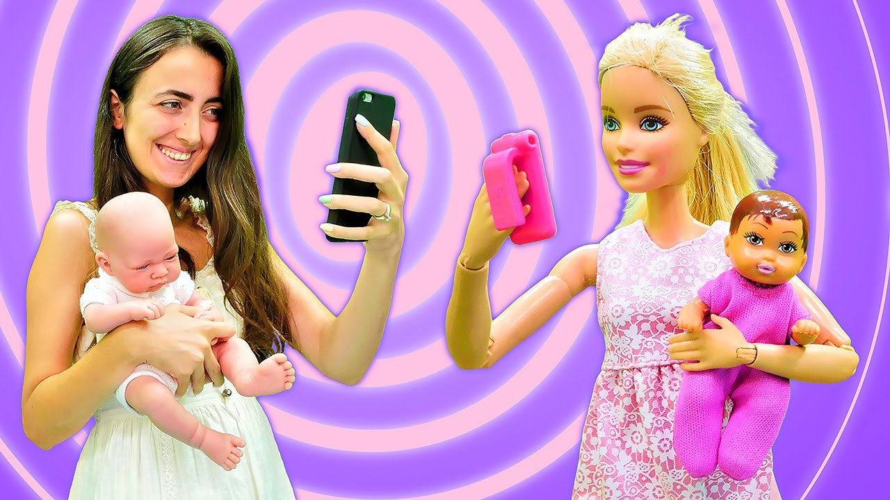 Barbie oyunları. Sevcan Barbie'ye görüntülü arama ile bebek nasıl bakılır gösteriyor