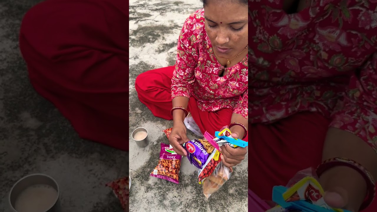 Barish me chai pee rahe hai 😋 #aartisunilsingh #youtubeshorts #trending #ytshorts