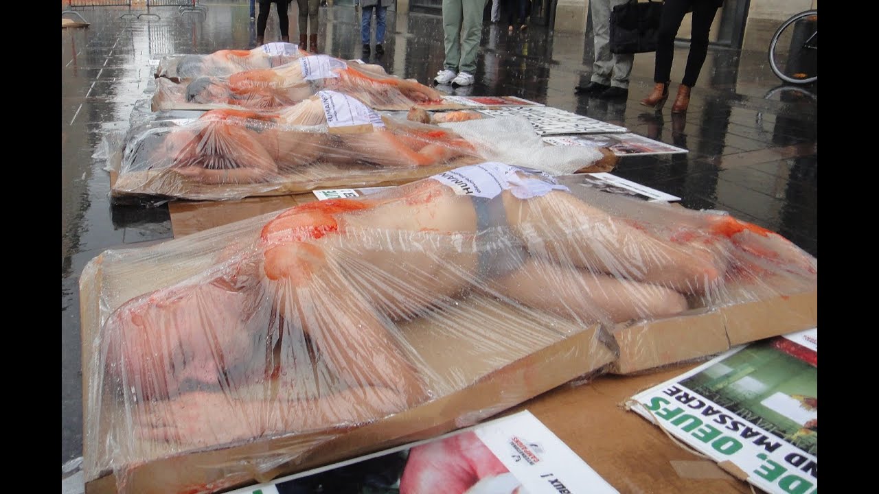 Barquettes de viande humaine pour la 5ème Edition de la Marche pour la fermeture des abattoirs