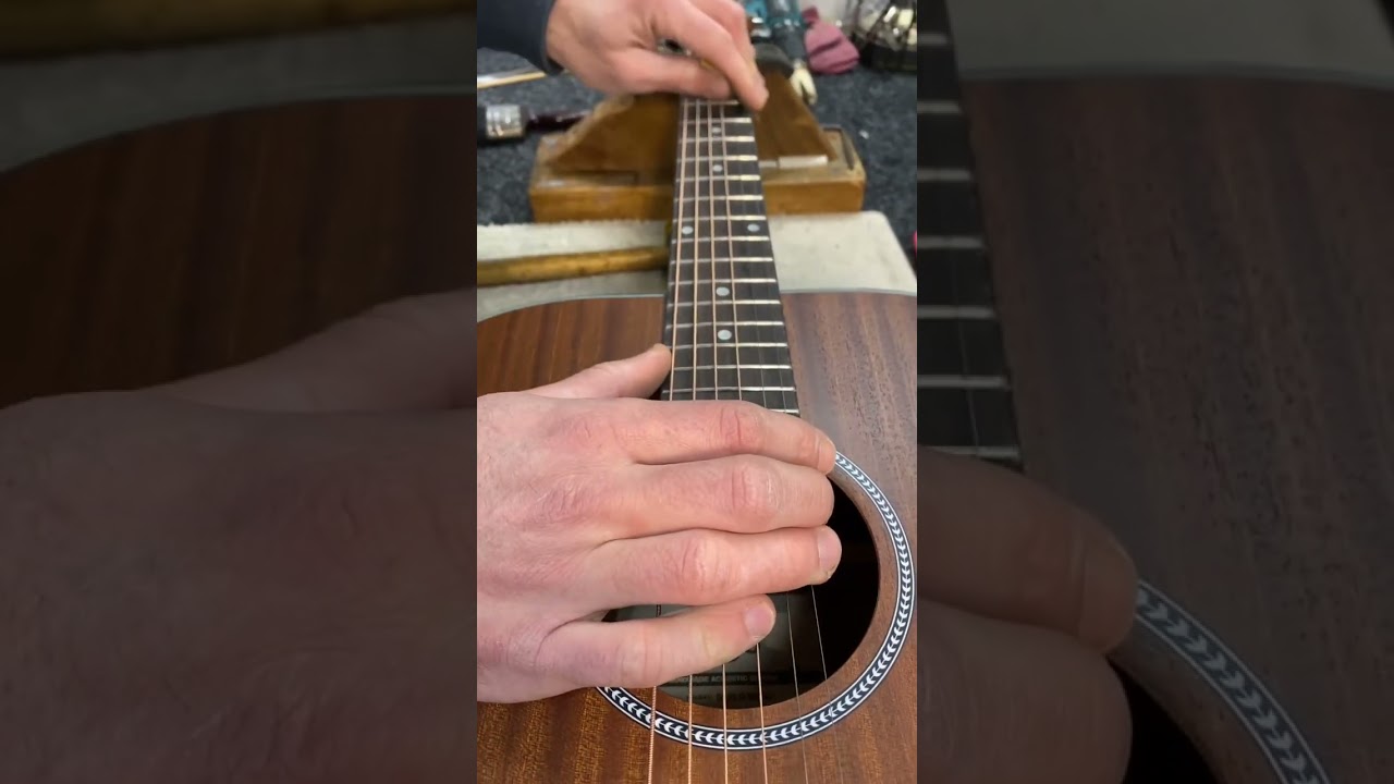 👊Basic check-up on a Stagg SA25! #luthier #stagg #gitarrenmusik #guitar