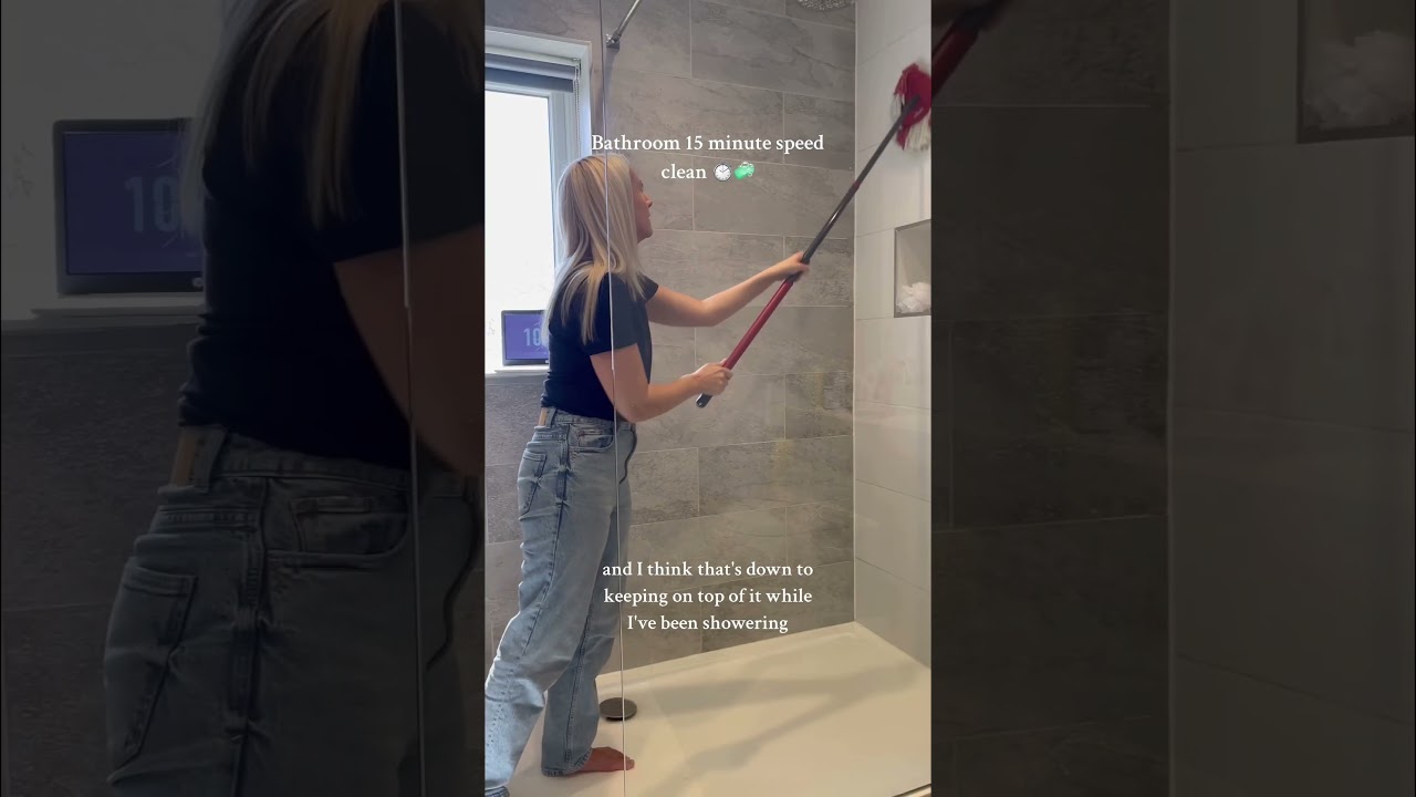 Bathroom speed clean - quick and easy hacks 🧼 #cleaningtips #cleanwithme #cleaningmotivation #clean