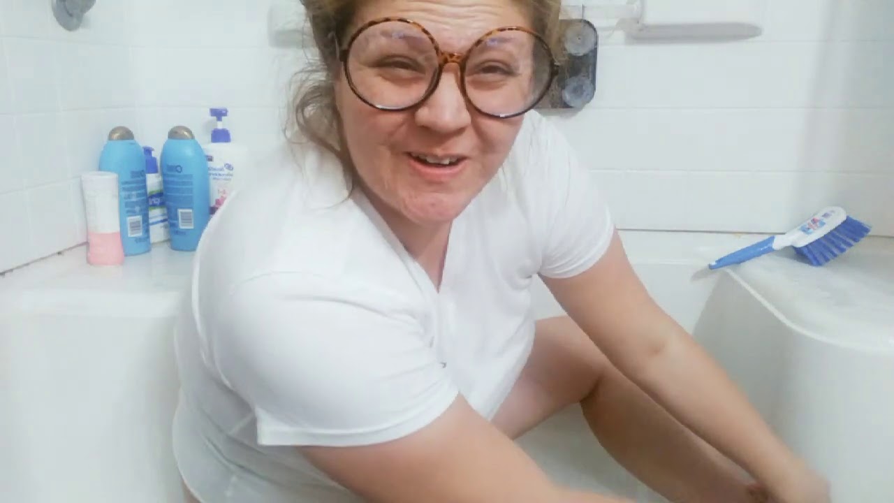Bathtub Farts 💨