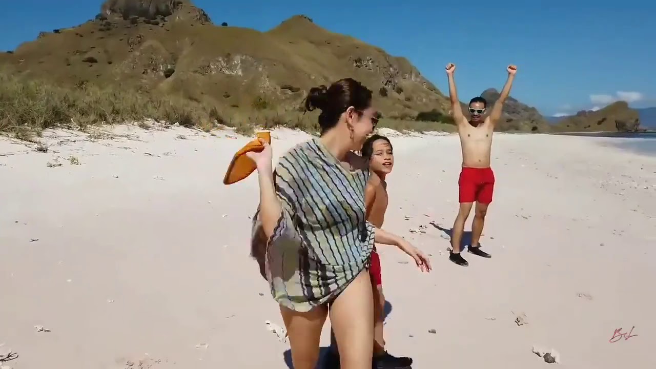 BCL hot  bikini (kenangan d pantai)