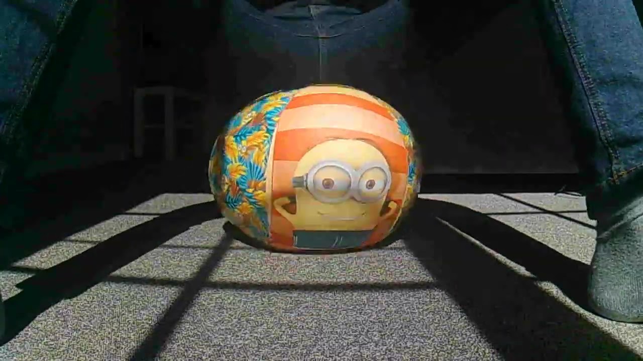 Beachball pop Minion