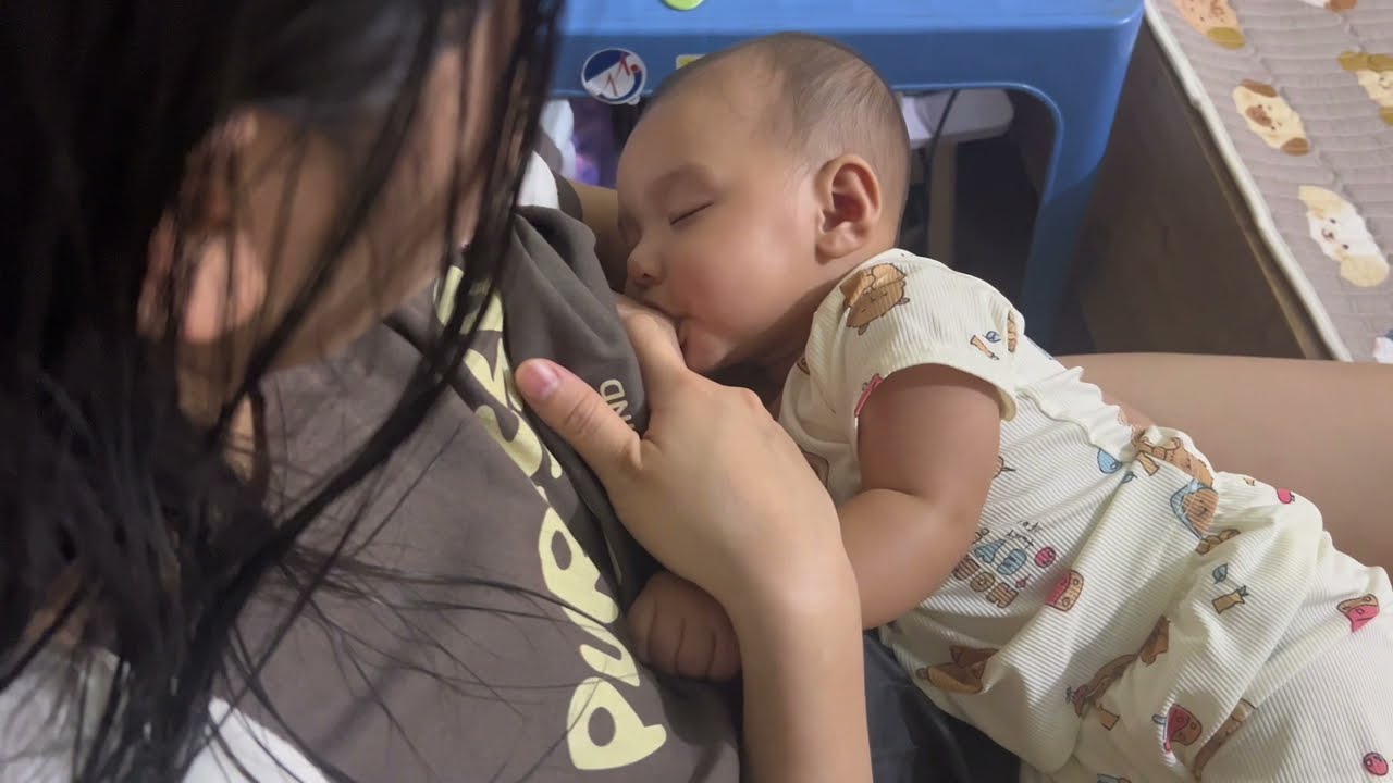 Beautiful 18 Year Old Single Mother ( How to Breastfeed )